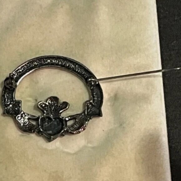 Vintage Soldor Claddagh Celtic Connemara Marble Heart Pin Brooch Irish Wedding - Picture 4 of 5